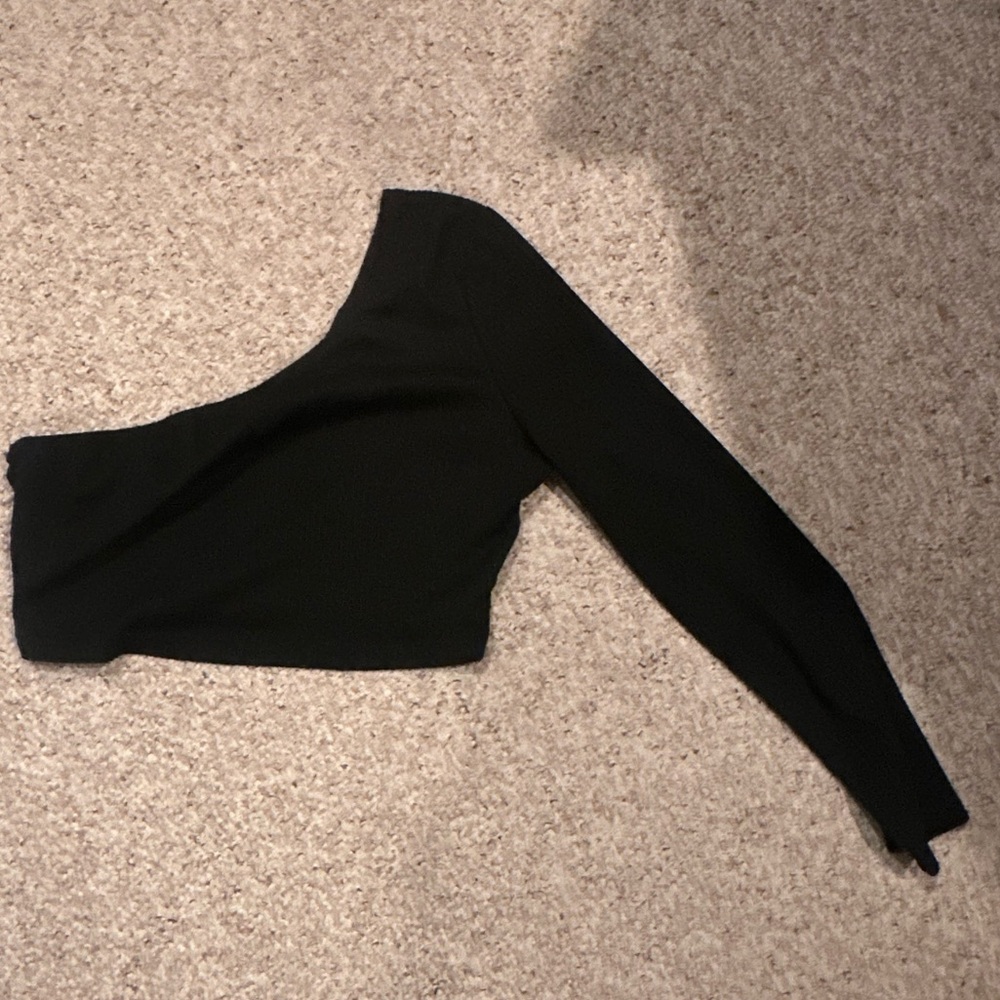 One shoulder crop top
